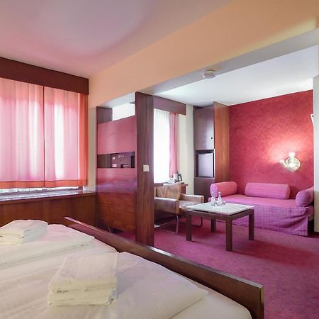 Kontaktlos Hotel Am Kappelberg Kontaktlos Фелбах Екстериор снимка