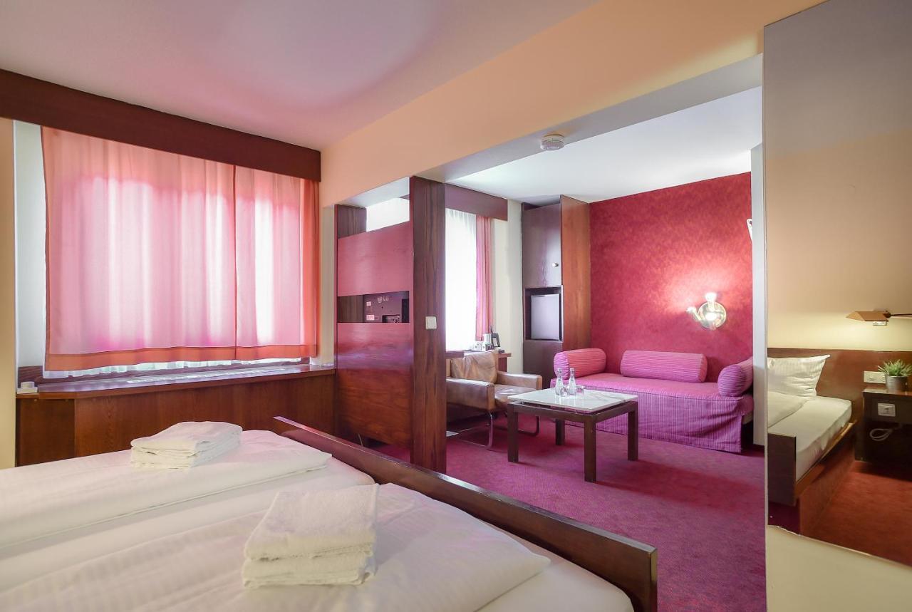 Kontaktlos Hotel Am Kappelberg Kontaktlos Фелбах Екстериор снимка