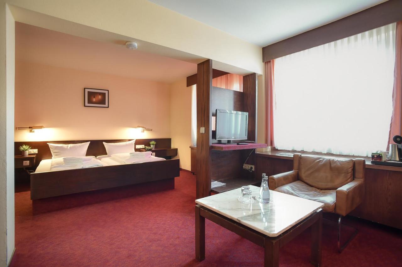 Kontaktlos Hotel Am Kappelberg Kontaktlos Фелбах Екстериор снимка