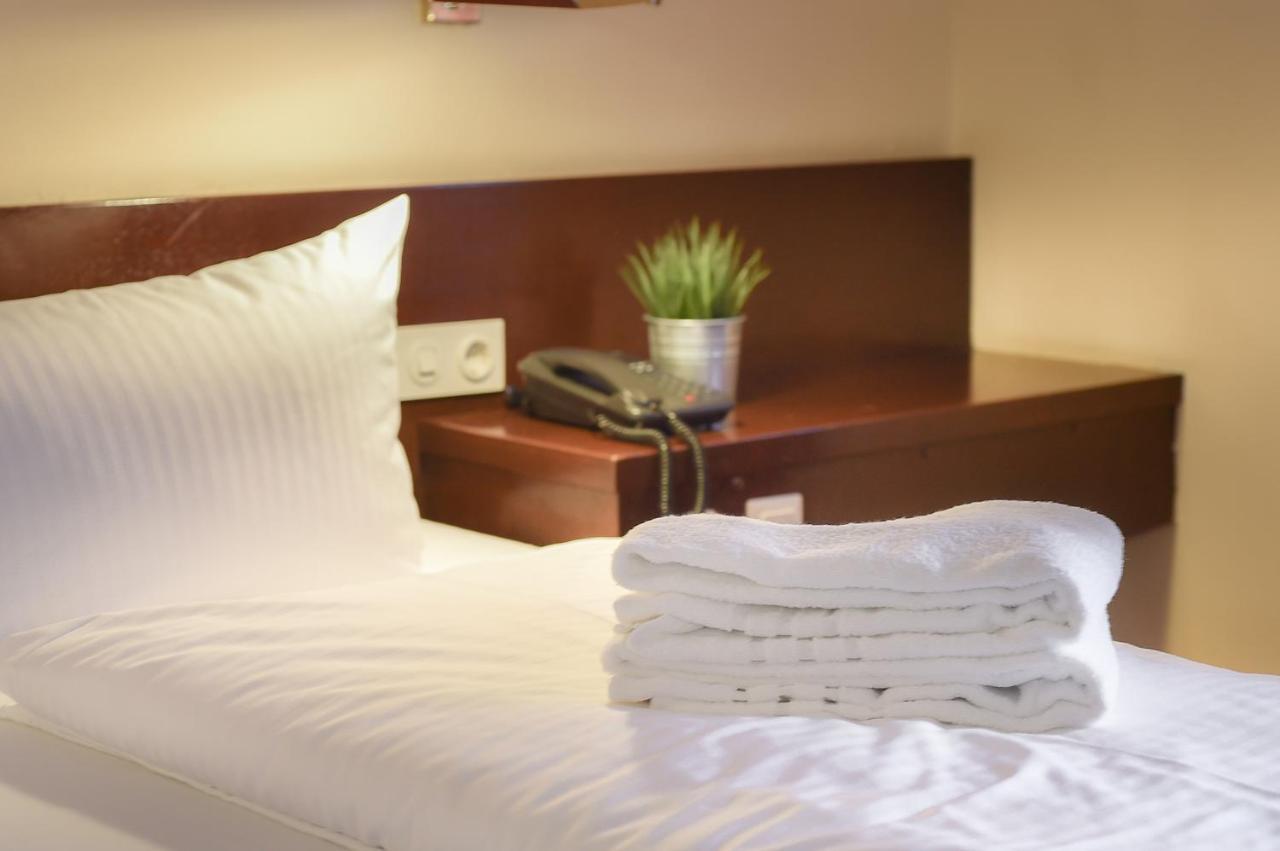 Kontaktlos Hotel Am Kappelberg Kontaktlos Фелбах Екстериор снимка